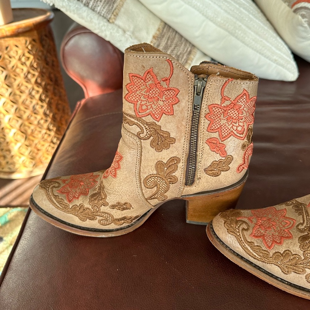 Corral boots size 8 - Picture 5 of 9